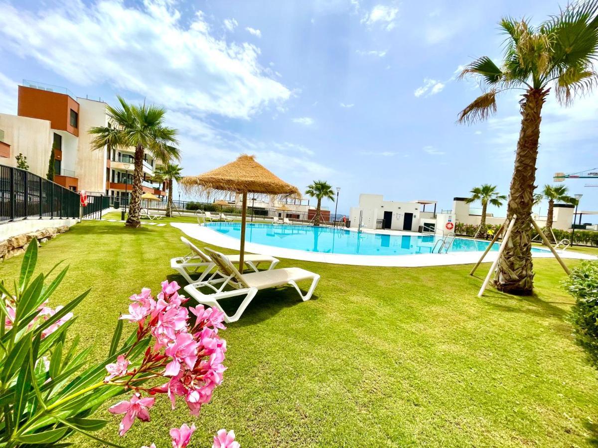 Luxury 3 Bedroom Apartment 300M From The Beach ฟูเอนฮิโรลา ภายนอก รูปภาพ